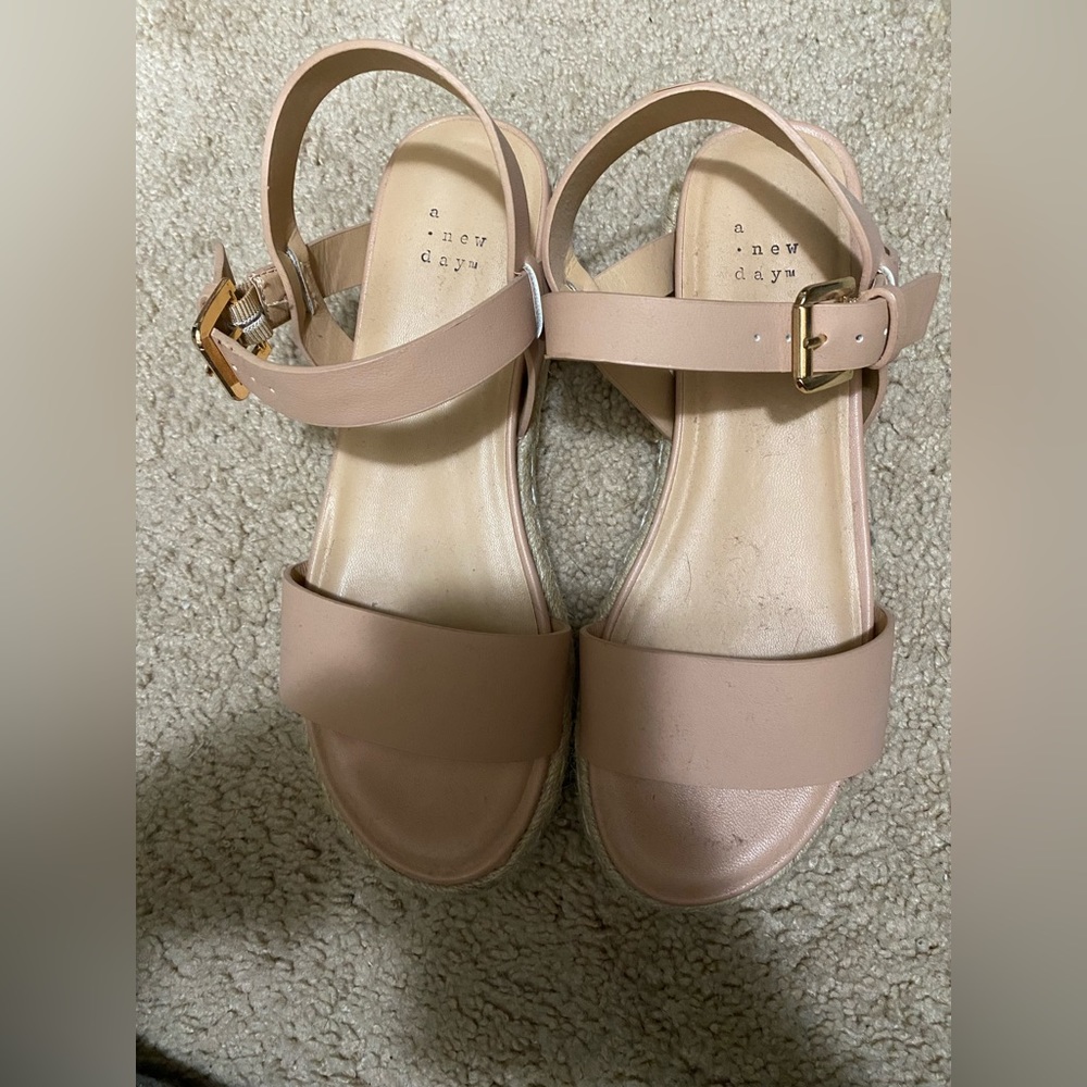 Nude pink flatform sandals